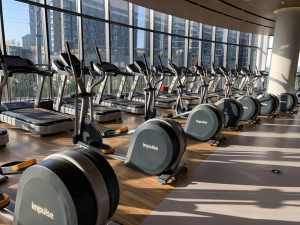Choosing Gyms with Advanced Cleaning Technologies: A Modern Approach