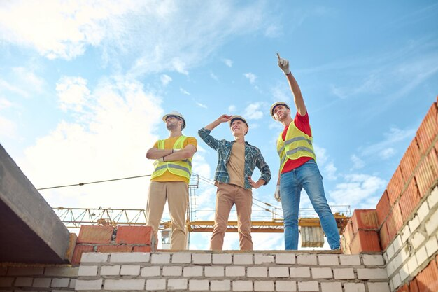 Heritage Builders: Navigating Bathroom Renovation Costs, Knockdown Rebuild Estimates, and Contractor Tips