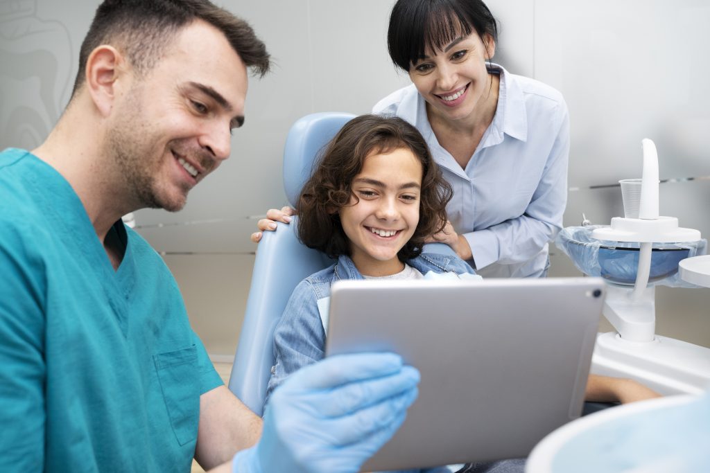 Family-Friendly Dentistry: Choosing the Right North Hollywood Dentist for Your Loved Ones