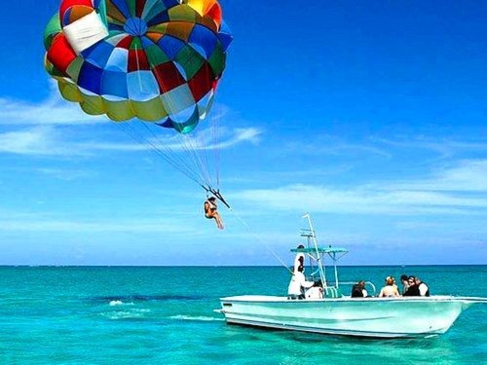 What You Need to Know About Parasailing in Cozumel