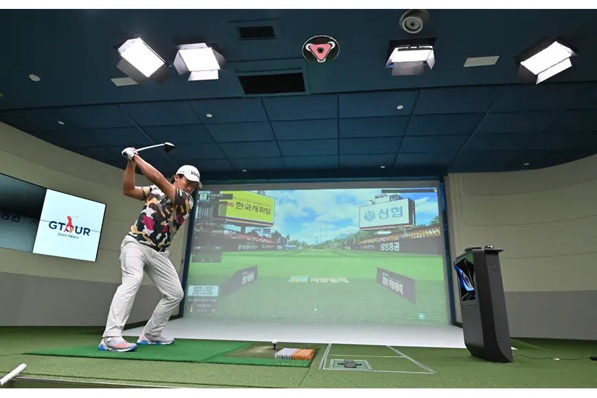 The Ultimate Guide to Golf Simulators: Transform Your Game with Golfbays