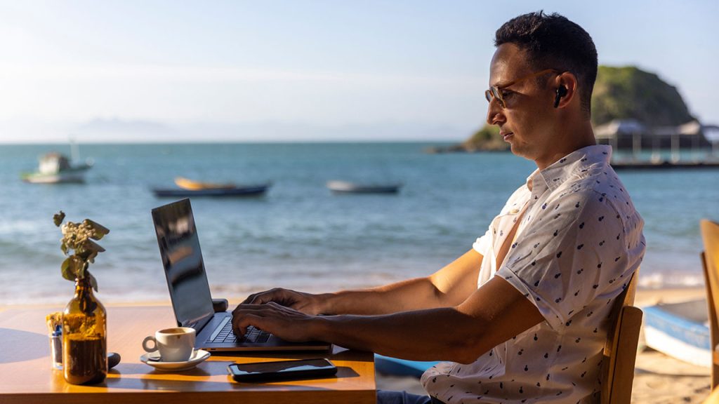 The Impact of the Digital Nomad Lifestyle on Your Health