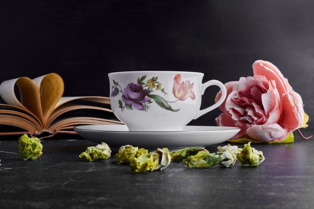 Tea Time Elegance: A Guide to Selecting and Serving with Stylish Teacups