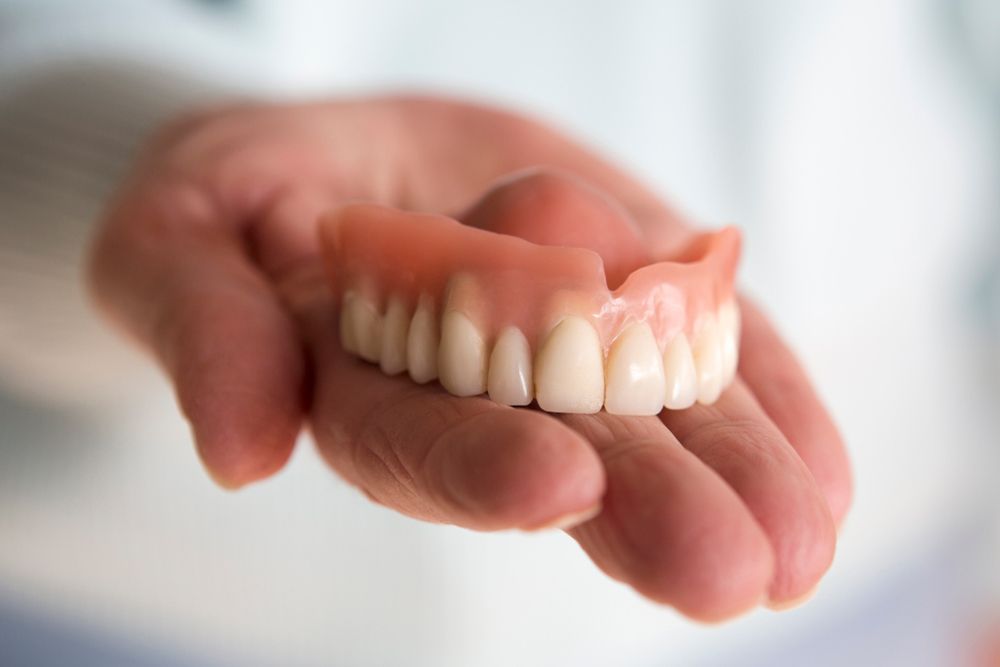 8 Common Signs Your Dentures Need Repair